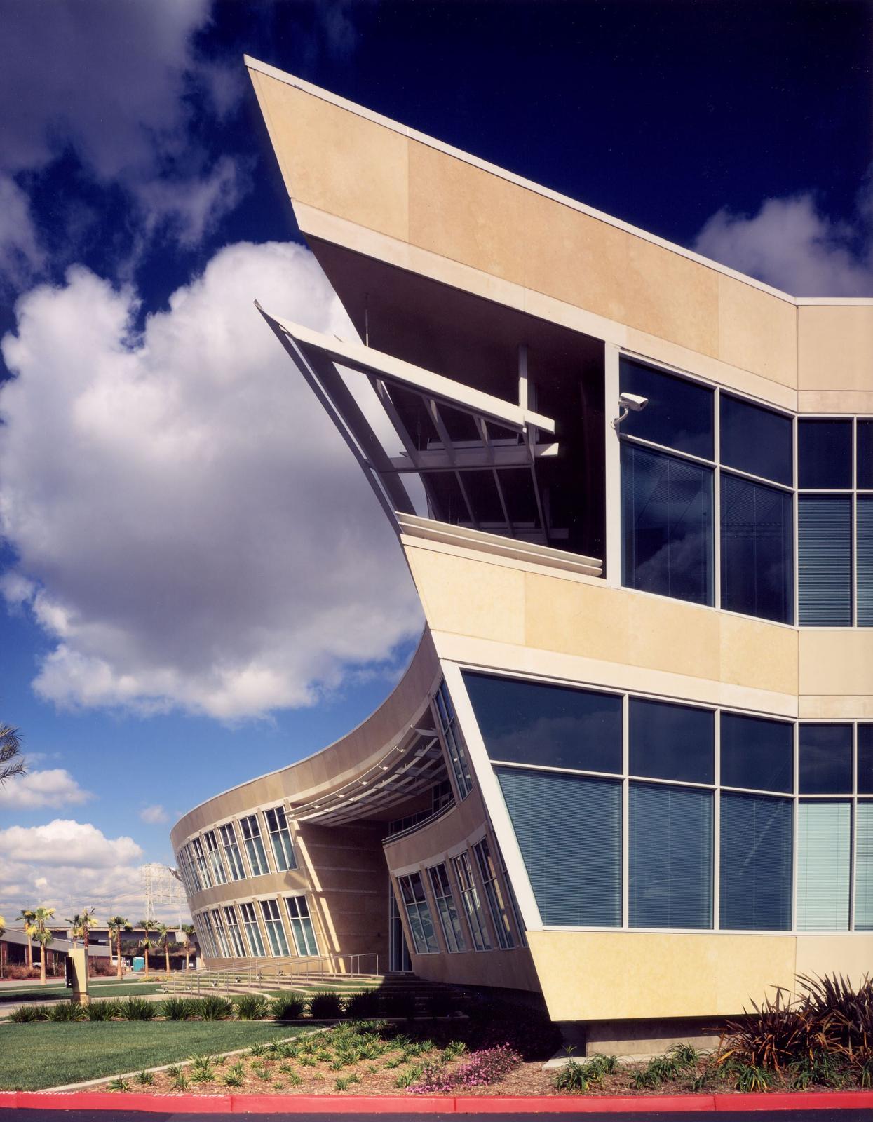 FAA Western Credit Union Headquarters, El Segundo, California, photograph 1 of 6